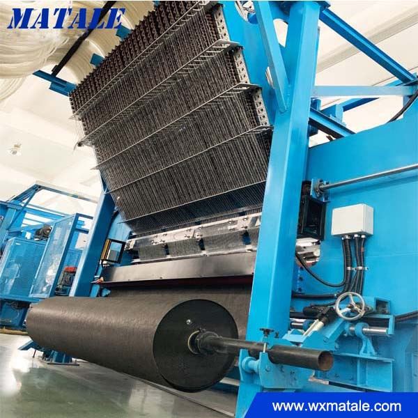 Multi-loop-tufting-machine-2.jpg